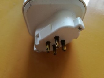 規格が同じでもソケットの形状が異なるので装着ができない