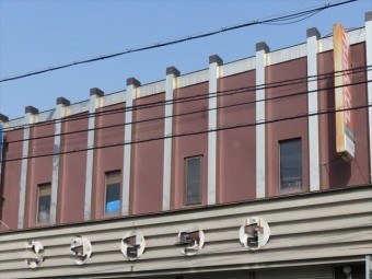 パラペットとステンレス製化粧支柱