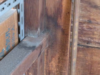 雨漏り跡(雨シミ)が見える躯体