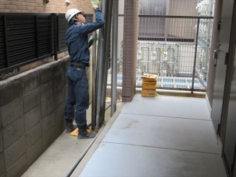 足場工事作業は上下に別れて進めると効率的