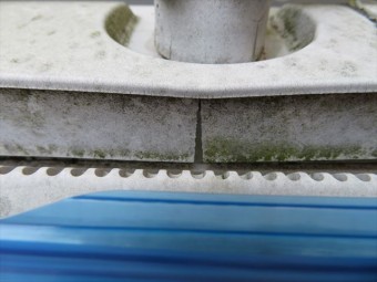 洗濯機の蓋に生じたひび割れから水が噴き出して困っていた女性からのSOSを屋根工事と外壁工事の期間中に対応した街の屋根やさん宝塚店