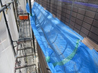 建築作業の基本は養生。タイル斫り作業で落下防止のためには養生作業が欠かせません