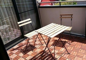 バルコニーは屋根のない建物の張り出し部分