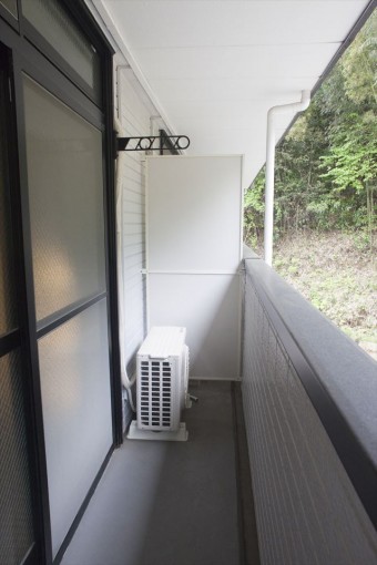 ベランダは屋根のある建物の張り出し部
