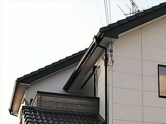 ケラバ部の破風板が強風で破損