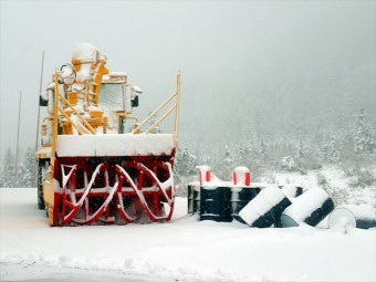 豪雪は屋根を破損し家を倒壊させる危険性がある
