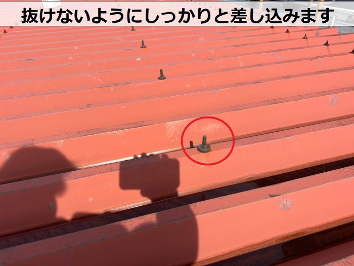 サビヤーズを取り付けている様子