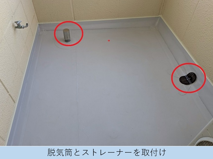 神戸市北区でヘーベルハウス戸建てのバルコニーシート防水貼り替えで脱気筒とストレーナー取り付け