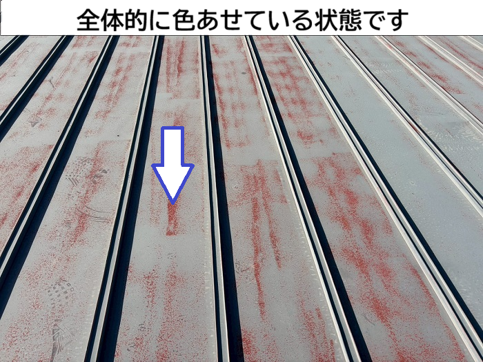 色褪せている瓦棒