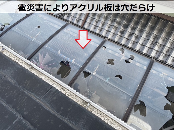 災害復旧工事前のベランダ屋根の様子