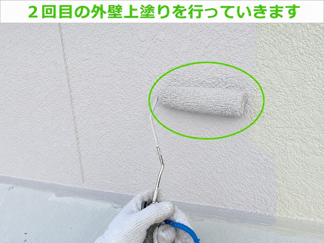 高砂市で日本ペイントのラジカル制御を用いて外壁塗装工事を行う現場で上塗り