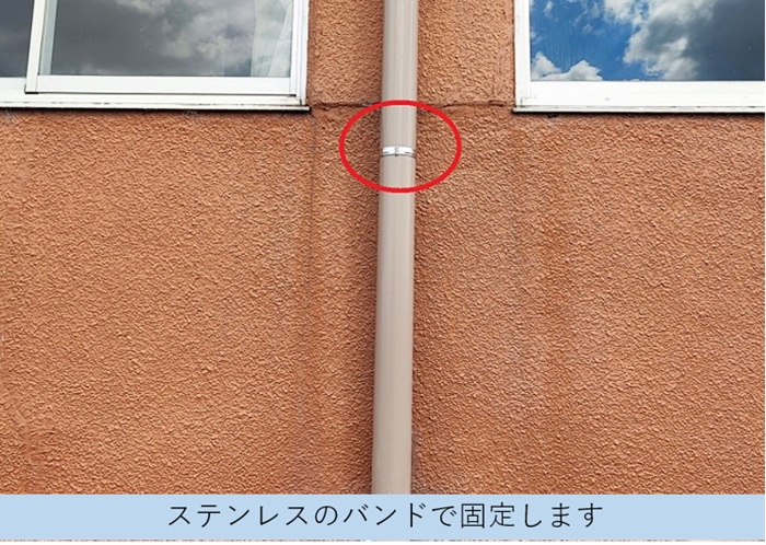 商業施設で足場なしで雨樋の部分交換を行った後の様子