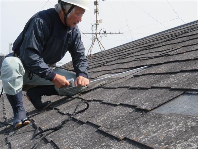 西宮市で屋根修理工事を担当する街の屋根やさん宝塚店の職人は大工歴５０年の職歴から、内部漏水をしない屋根修理工事を行います。