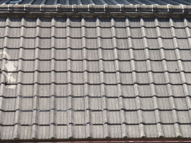 セメント瓦もスレート系屋根材の一種です。アスベスト含有タイプとノンアスがある