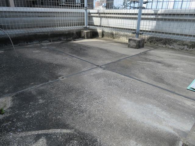 シンダーコンクリート内部のアスファルト防水層は３０年が経過すると防水能力がなくなっている