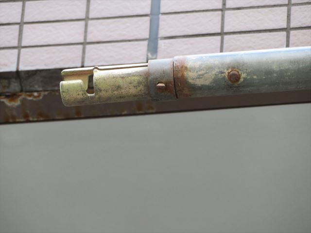 ガルバリウム鋼板屋根で必要な単管足場の継ぎ手
