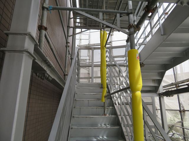階段大屋根塗装に必要なステージア足場の設置状態