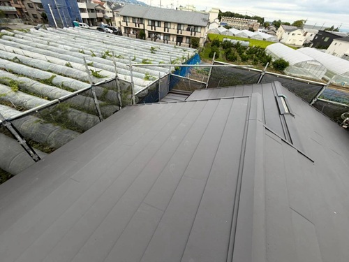 屋根カバー工事が完了した屋根の様子