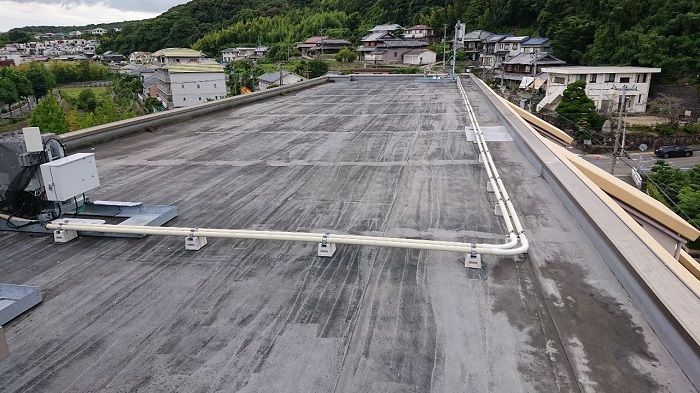 神戸市北区で雨漏りしている屋上防水工事を行う前の様子