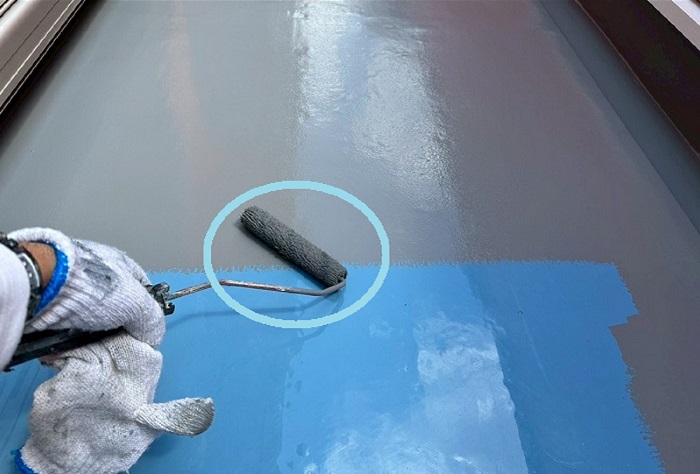 バルコニーへトップコート塗布