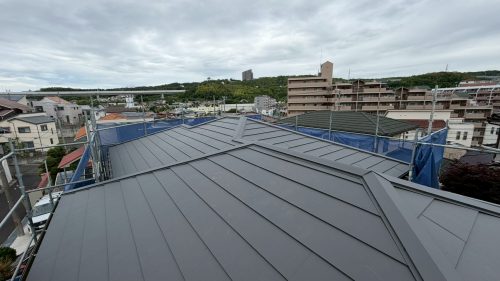 屋根葺き替え工事後の屋根の様子
