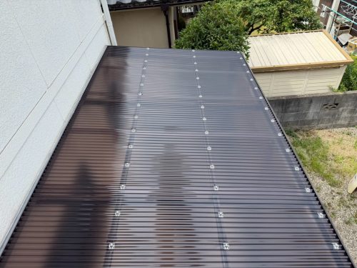 波板貼り替え工事が完了した現場の様子
