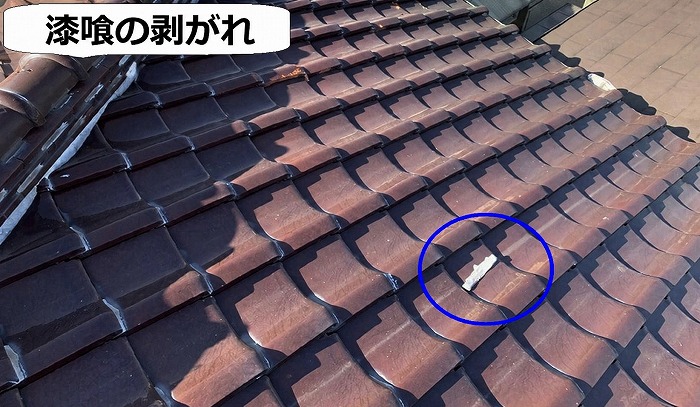 漆喰の剥がれている様子