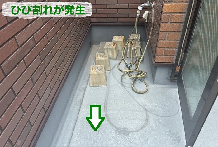 ＦＲＰ防水にひび割れ発生