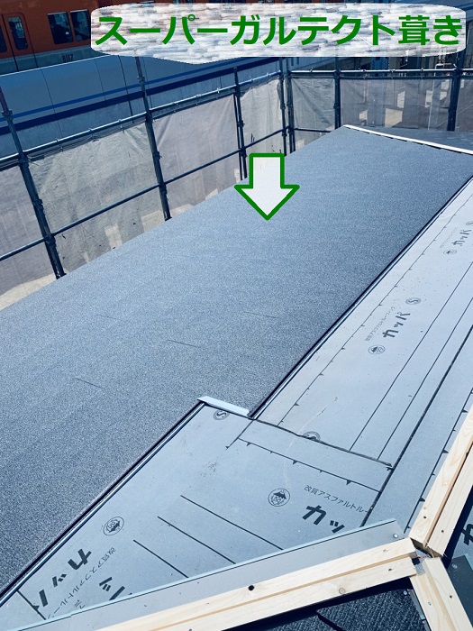 アスベスト屋根材のスレート屋根葺き替え工事でスーパーガルテクト葺き