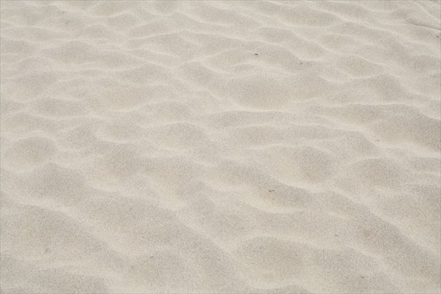 セメントに砂が混ぜられるとモルタルが出来上がります