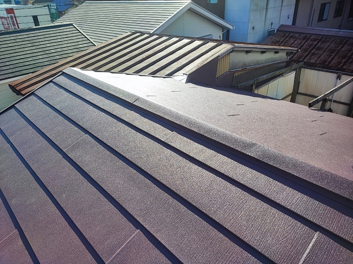 西宮市でスレート屋根へカバー工法した後の様子