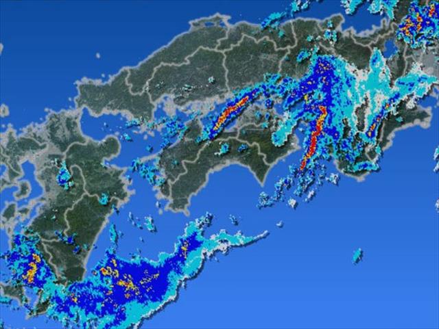 台風３号は日本の南海上において未だ熱帯低気圧であり中心気圧も１００２hPa程度である事から、強風は吹きにくいとの報道に納得できます。