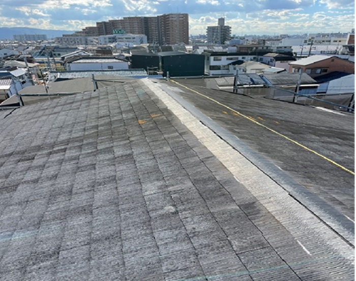 宝塚市で屋根カバー工事を行う前のスレート屋根