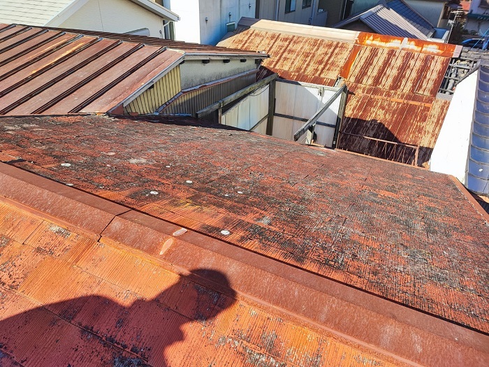 西宮市でスレート屋根へカバー工法する前の様子
