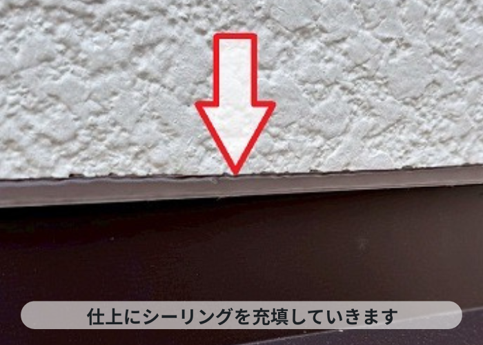 加東市　加西市で2階窓上の浮いた庇屋根修理でガルバリウム鋼板をカバーする現場でシーリング充填