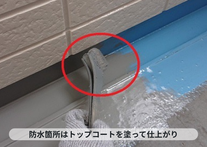 加西市　アパートで共用部分にトップコートを塗った様子