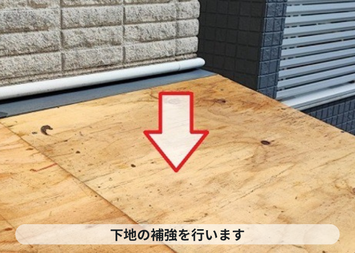 西宮市　庇屋根の上に下地用合板を貼っていきます