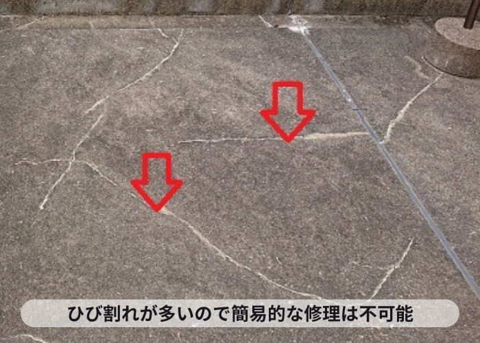 加西市　共用廊下のひび割れが多い様子
