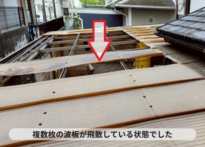 三木市　波板が飛散している様子