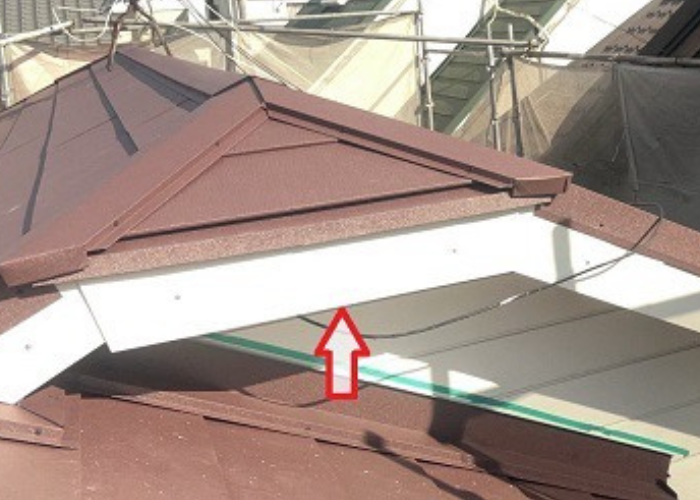 猪名川町　木製破風板の剥がれを解消するために破風板板金巻き工事を行う工事完了