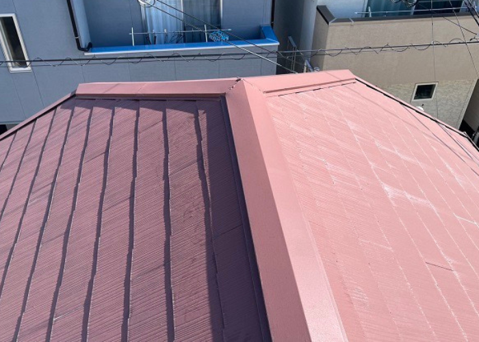 神戸市中央区で春一番の強風対策としてスレート屋根補修の屋根板金取り替えを行う前の様子