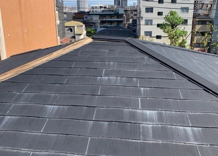 神戸市中央区でスーパーガルテクトのシェイドチャコールを用いて屋根カバー工法を行う前の様子