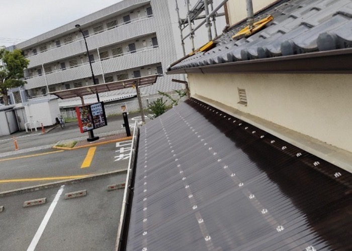 市川町　雹害で穴の開いたストックヤードの波板交換完了