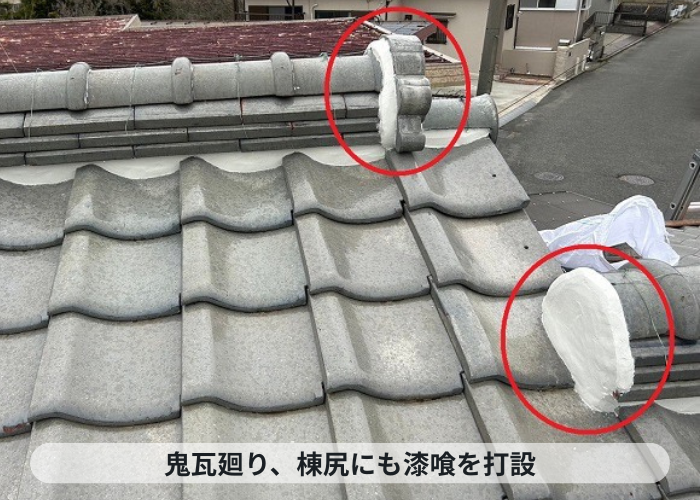 三木市　雨漏り対策となる漆喰の取り直しで鬼瓦廻りと棟尻に漆喰を打設