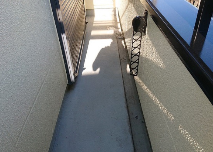 猪名川町　ベランダＦＲＰ防水のメンテナンス工事を行う前の様子