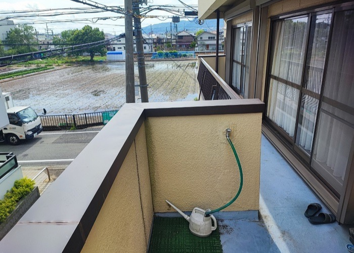 尼崎市　バルコニーの笠木修理を行った後の様子