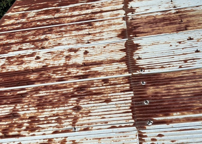 三木市　錆び付いたトタン屋根