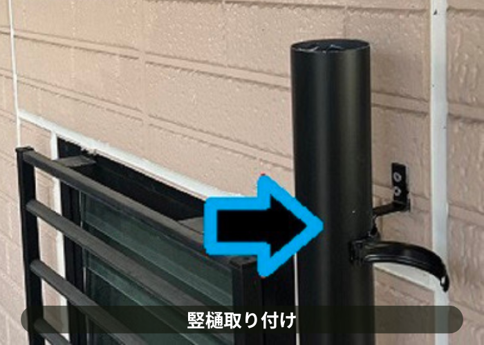 市川町で雨樋の修理交換としてオーバーフロー対策にＰＣ７７を使用する現場で竪樋取り付け