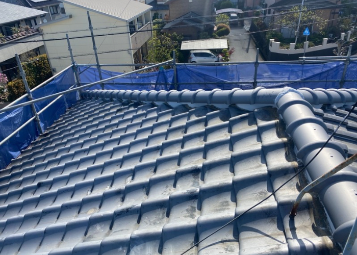 三木市　漆喰の剥がれた棟瓦を交換した様子