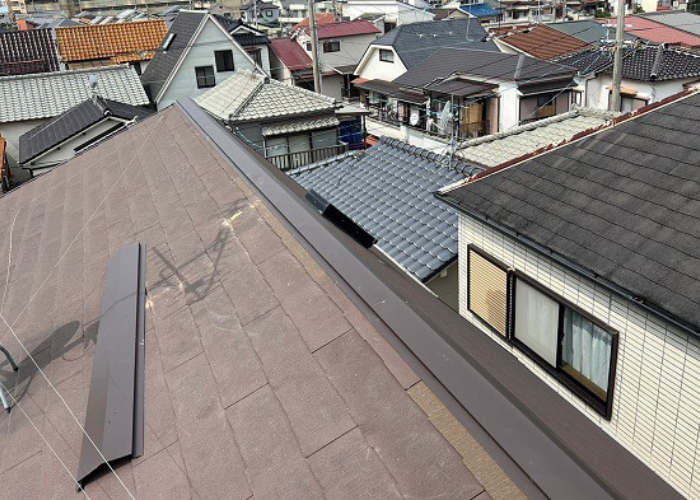 伊丹市　風災を受けたカラーベスト屋根の部分修理を行った後の様子